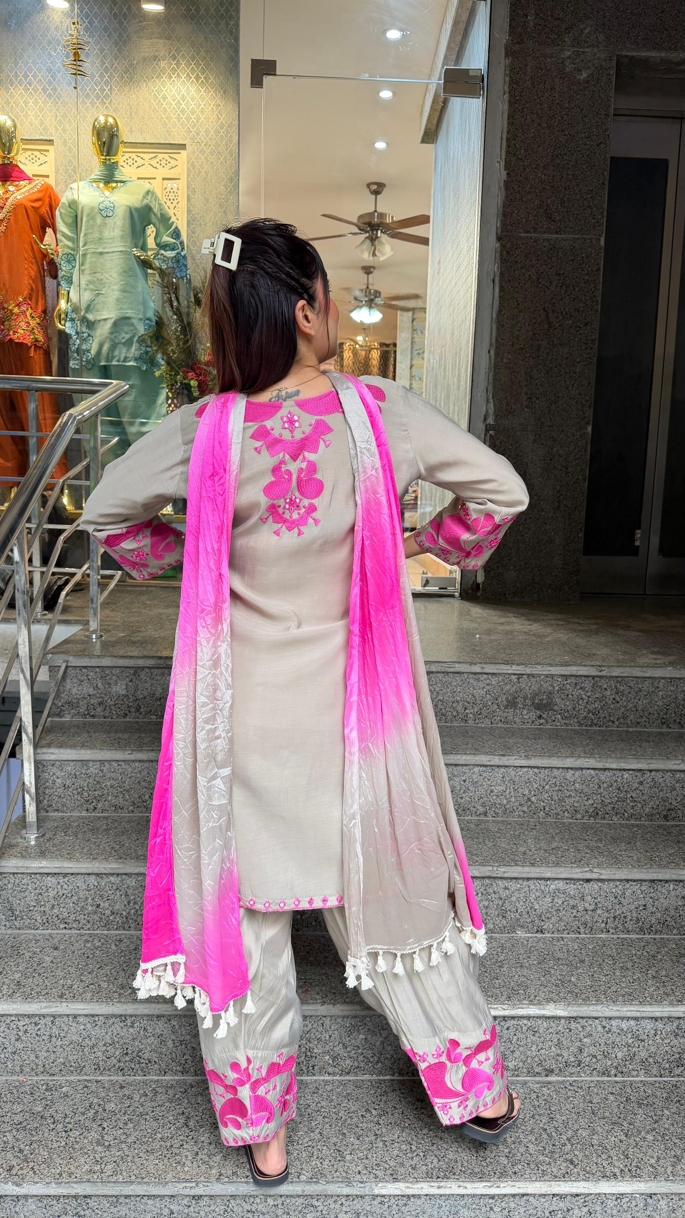 The basanti farshi