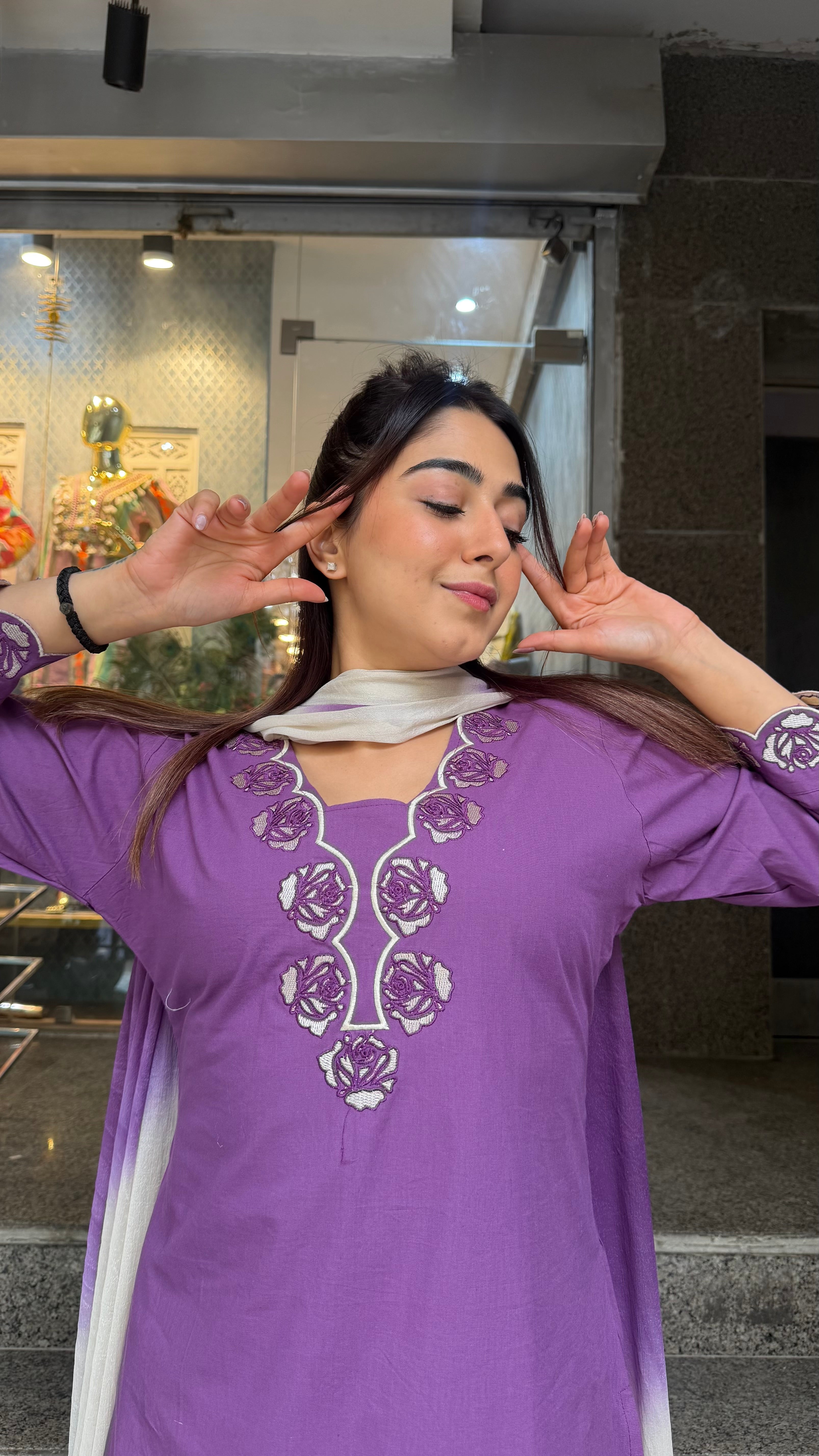 The Pushpa Farshi Set