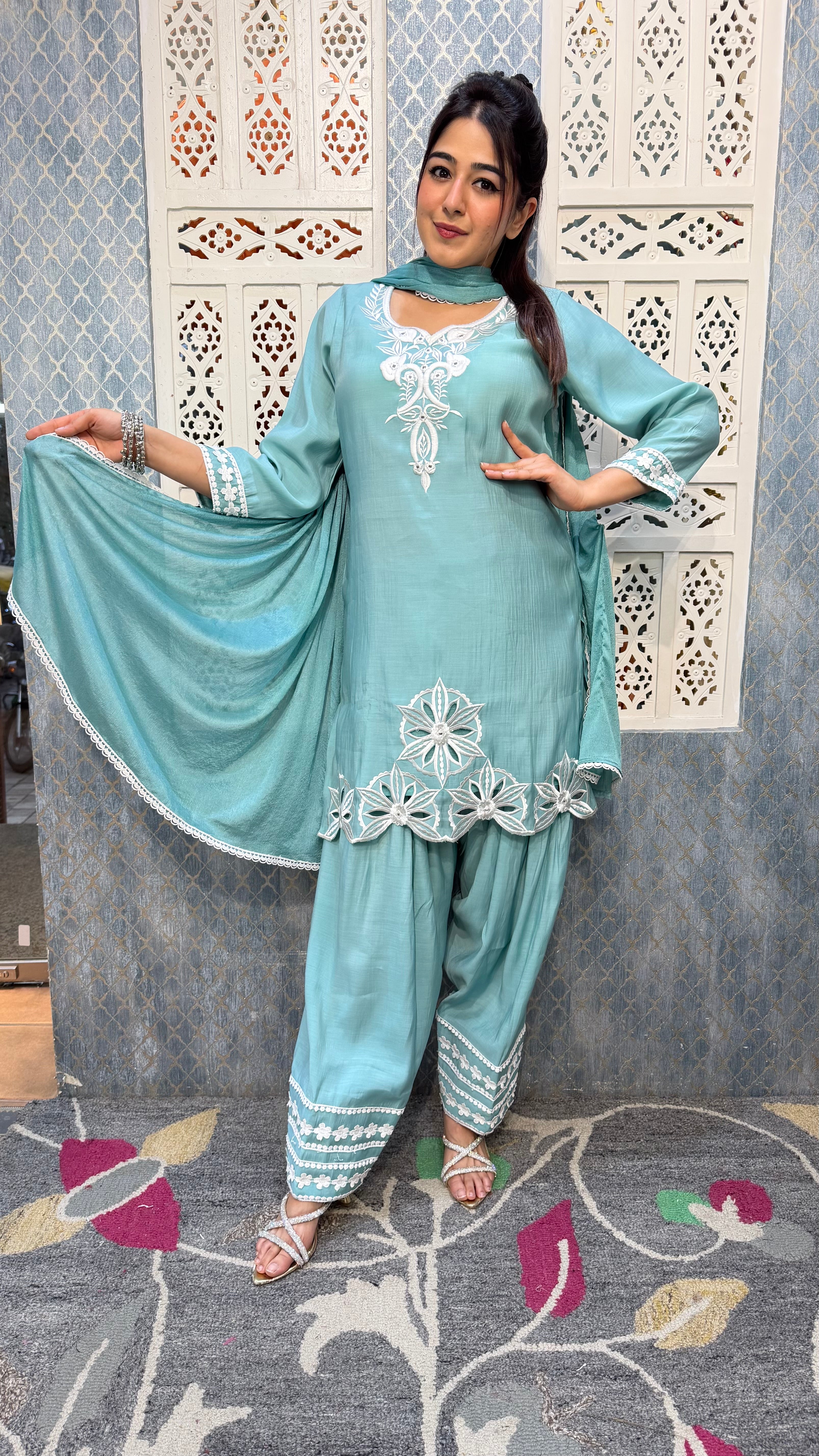 The Alvira Farshi Set