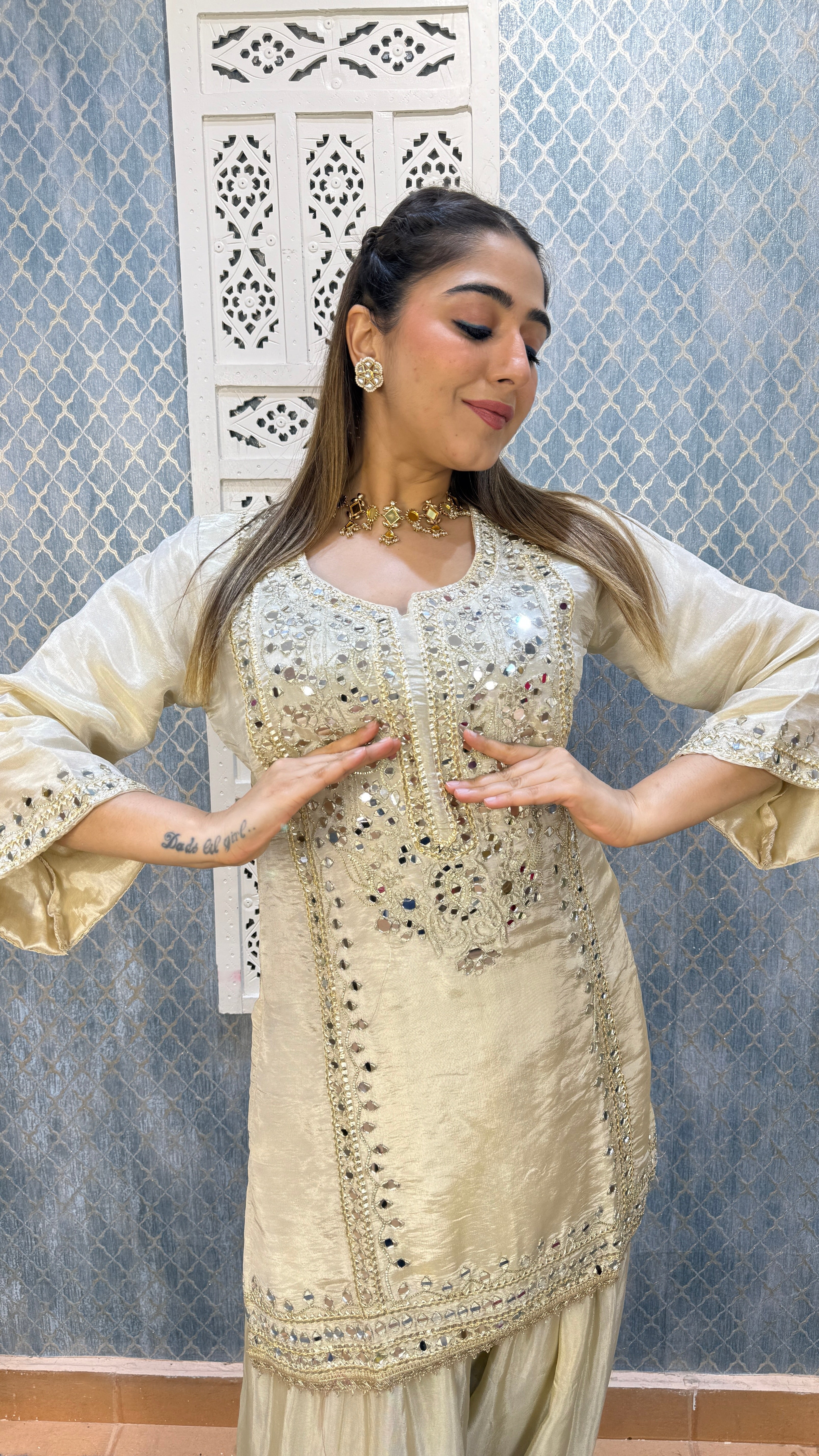 The Ruksar Farshi Suit