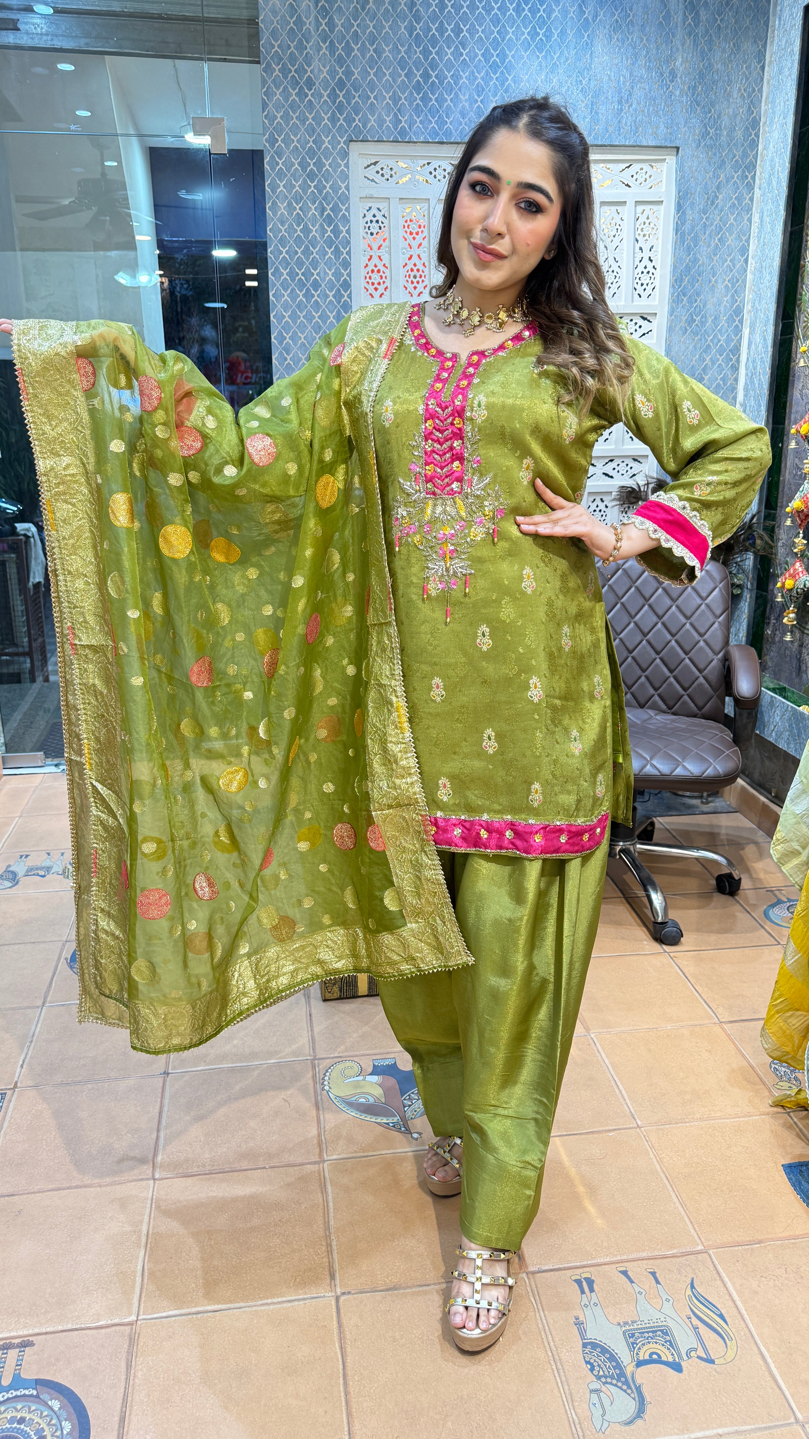The Chameli Farshi Suit