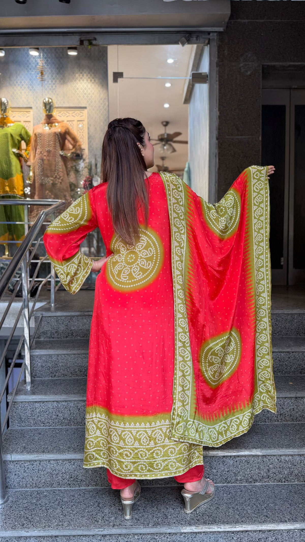 THE BANDHANI SET
