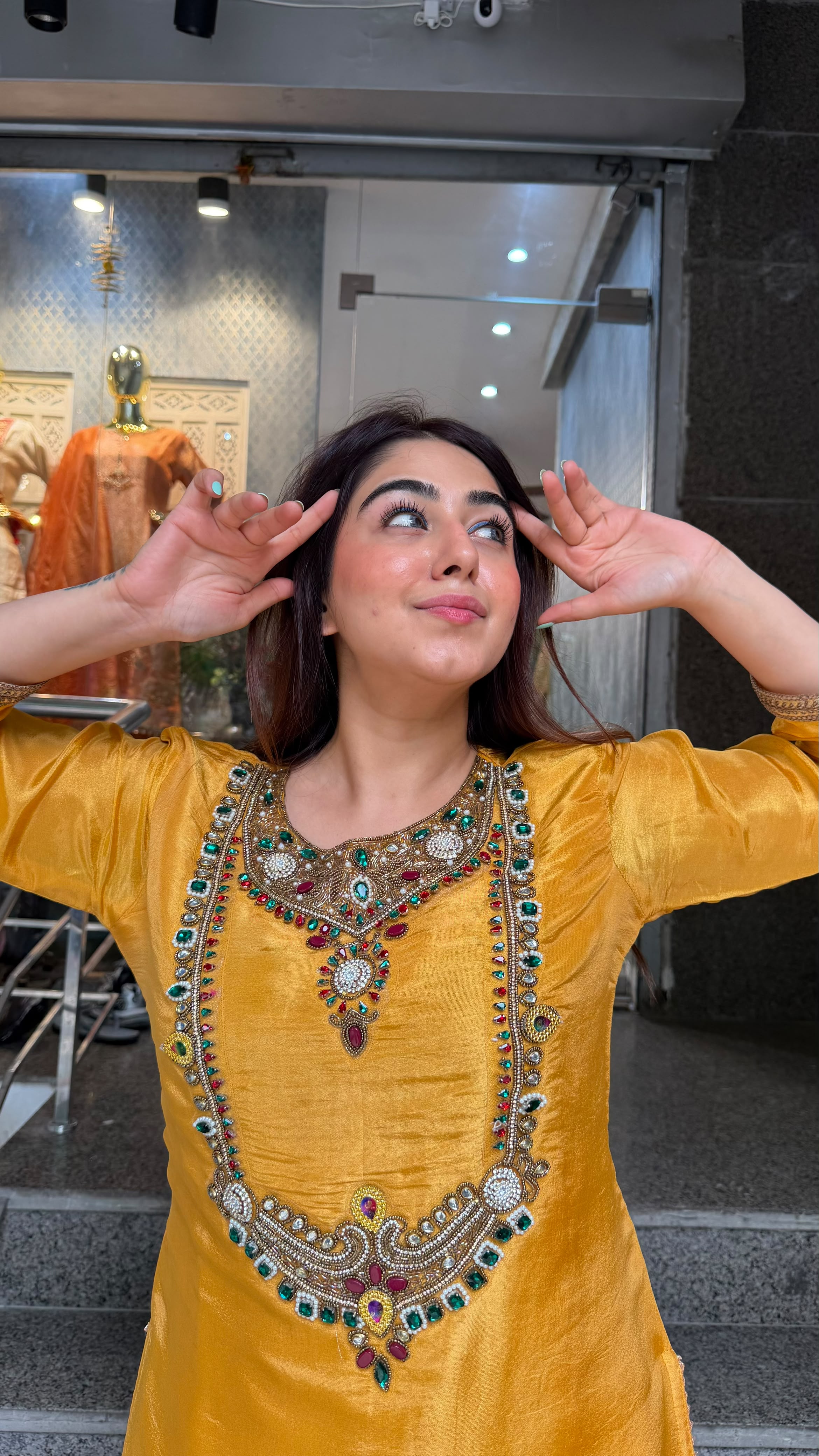 THE MANDAKINI FARSHI SET