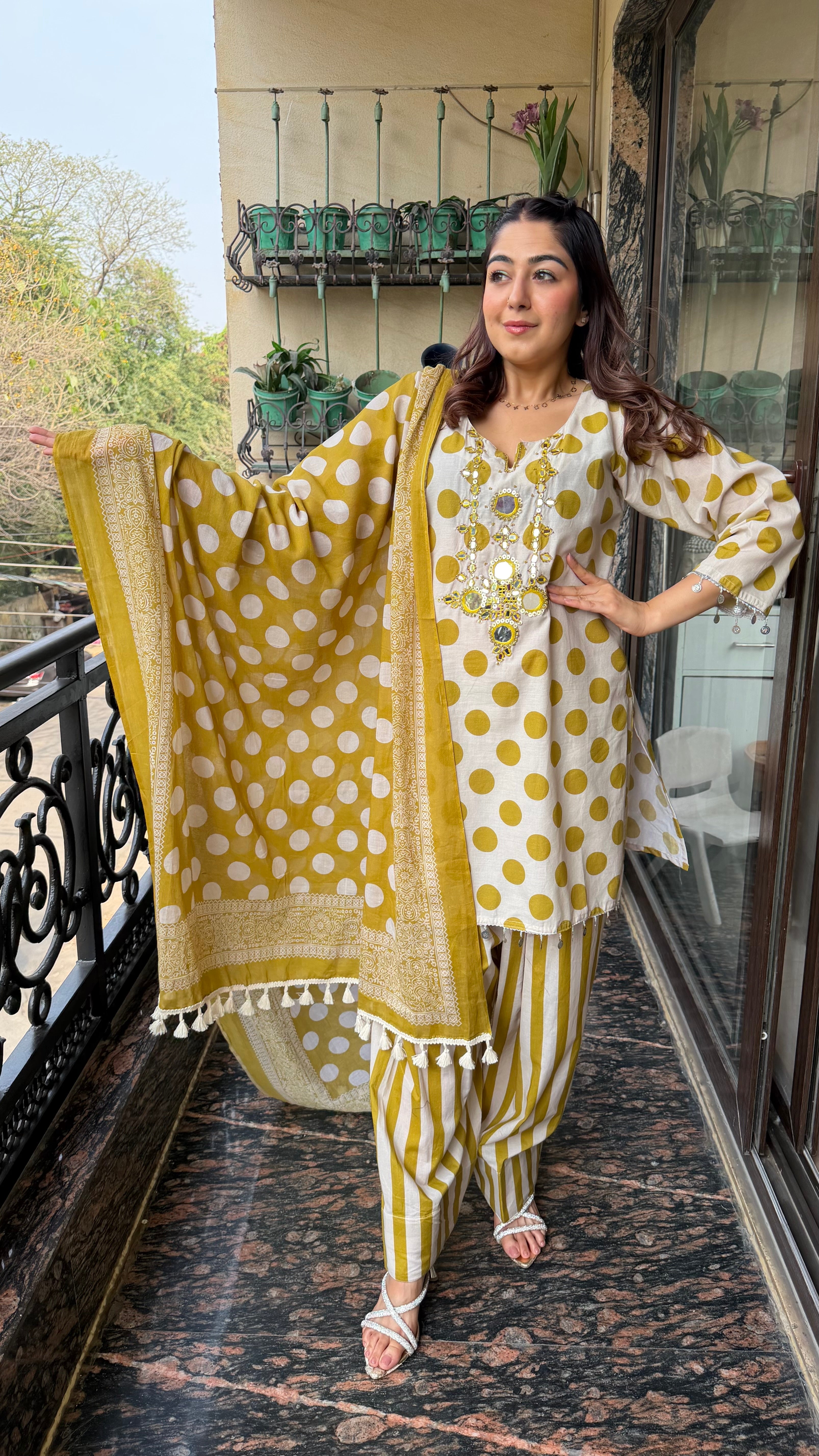 The aisha farshi set