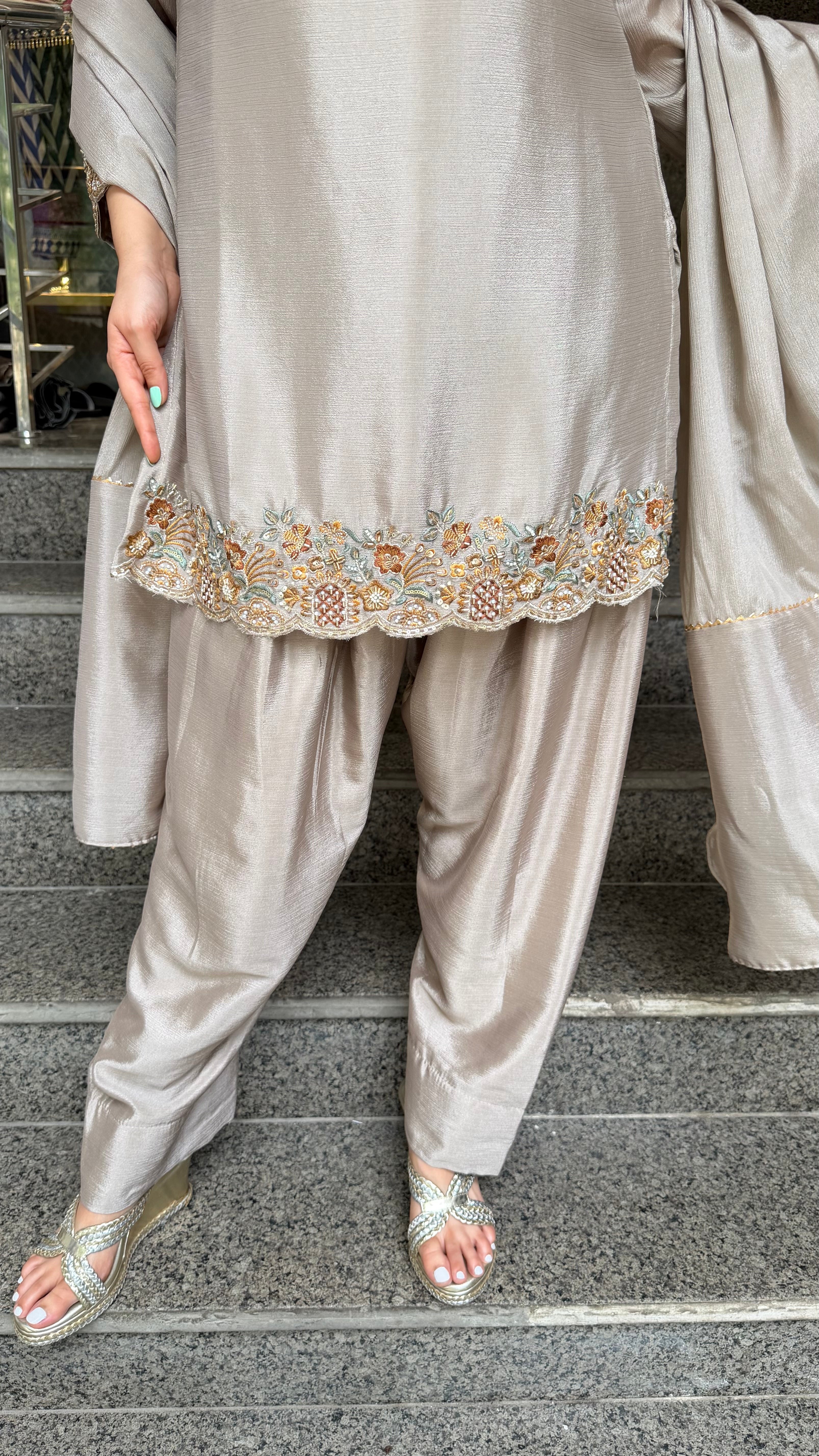 The Noori farshi set