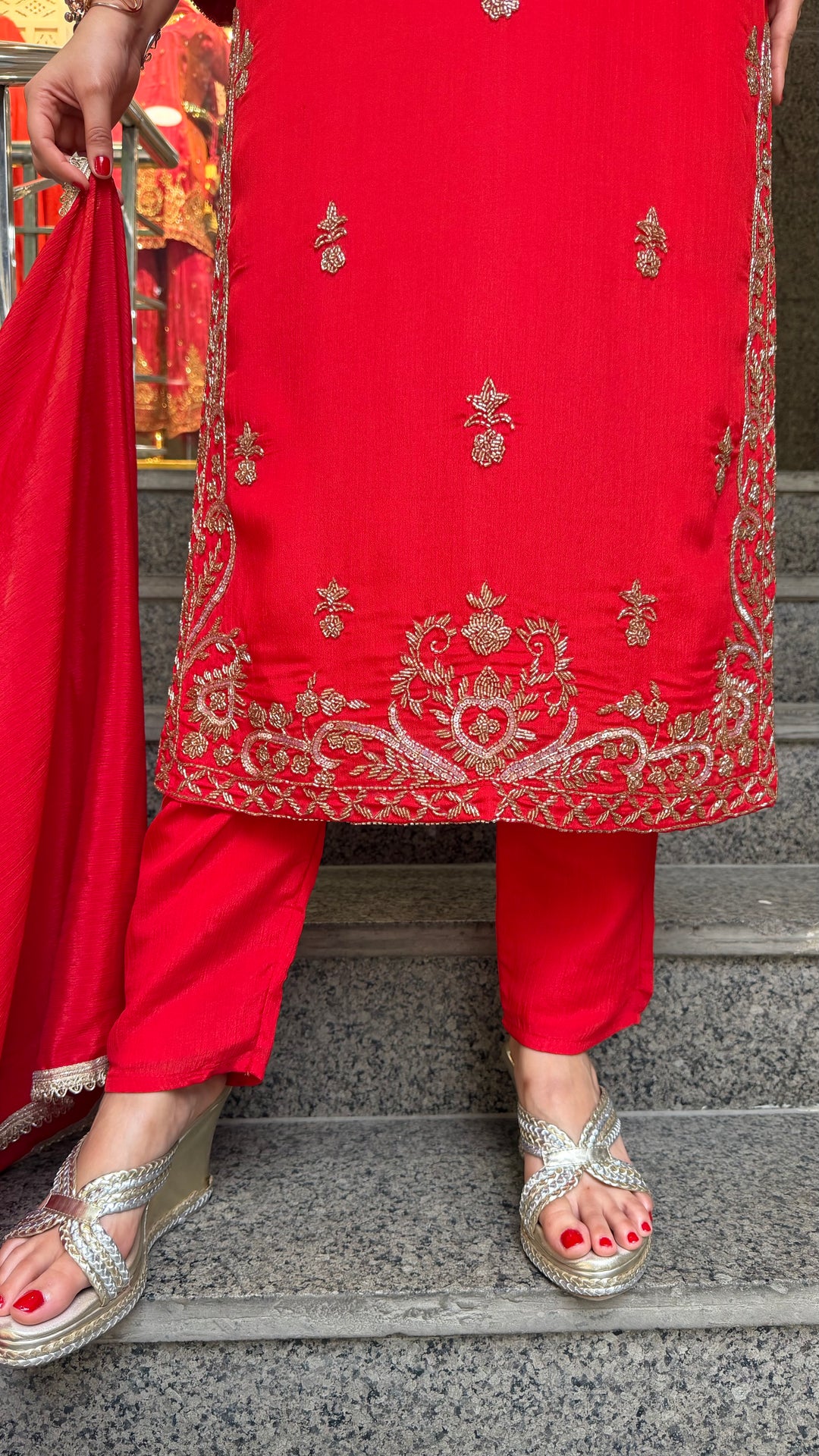 THE MAYEKA SUIT
