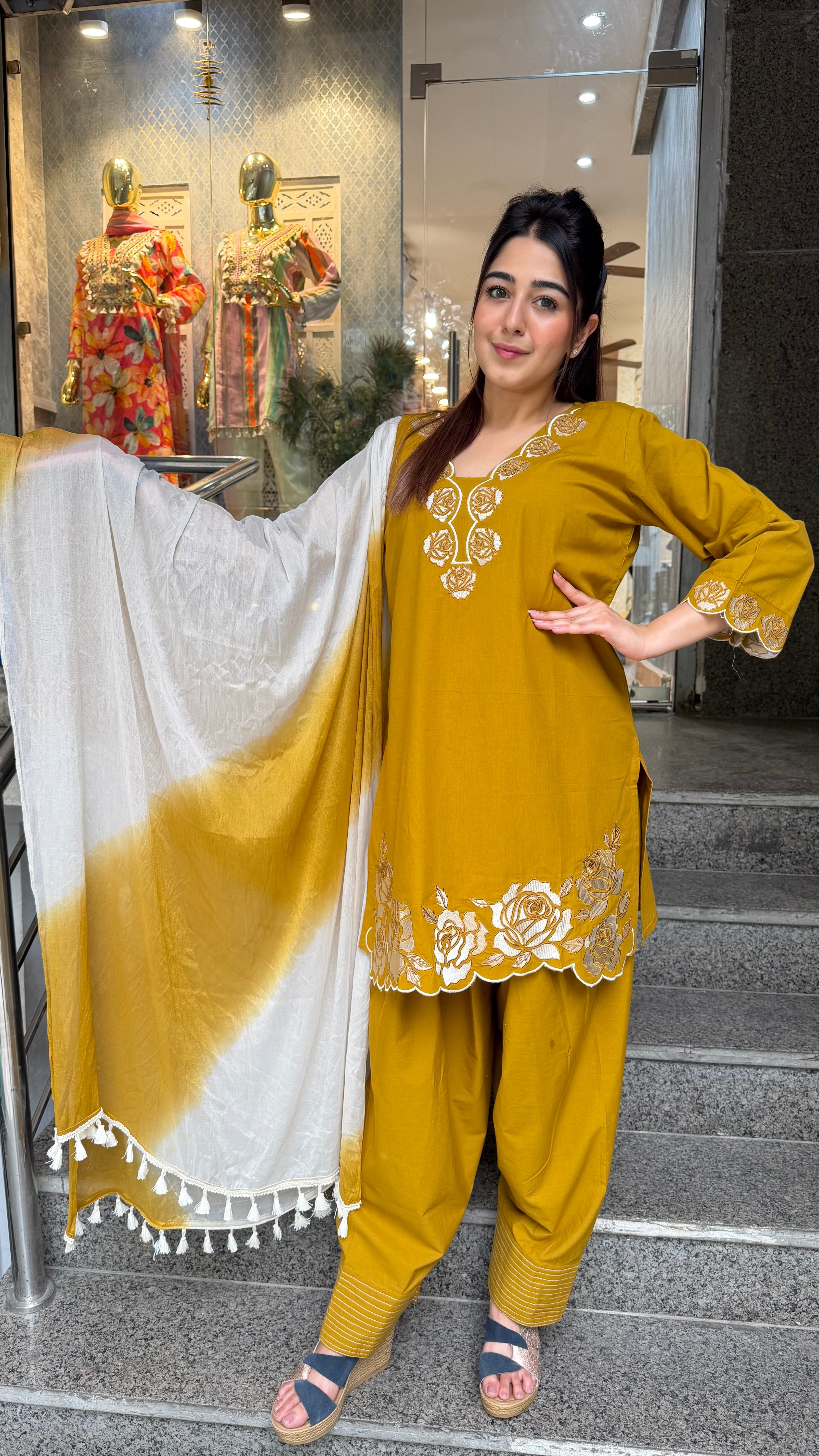 The Pushpa Farshi Set