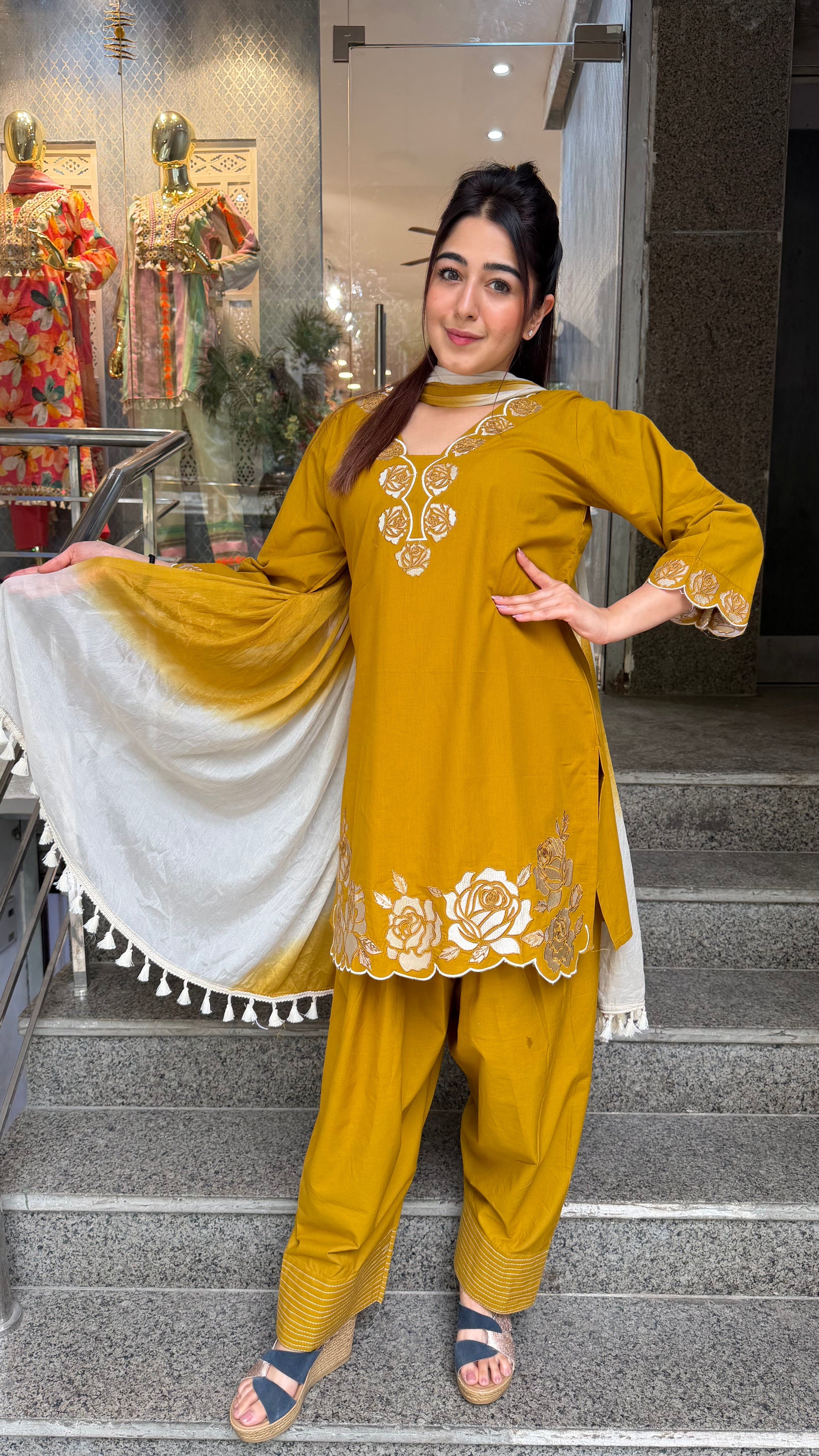 The Pushpa Farshi Set
