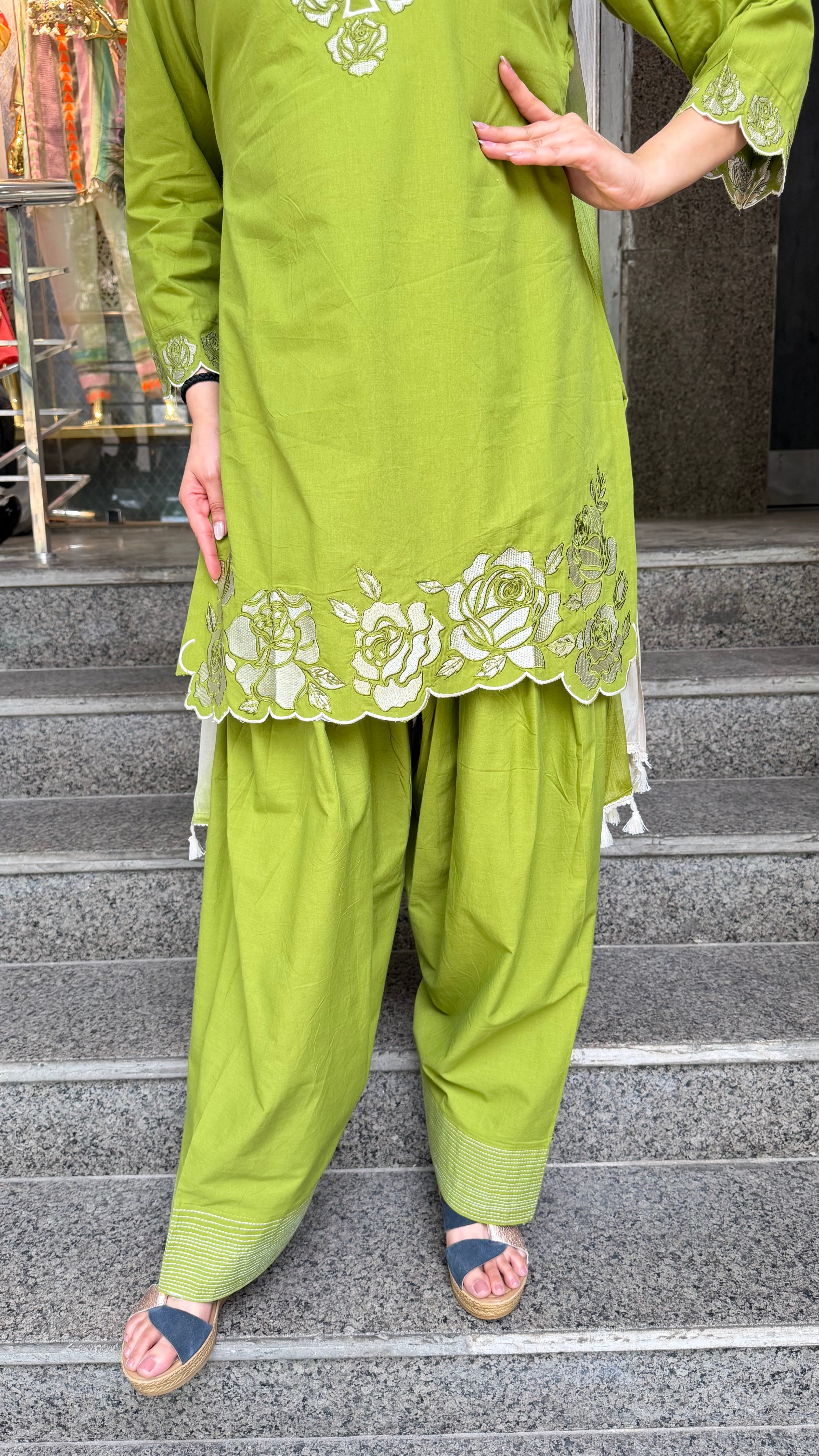The Pushpa Farshi Set