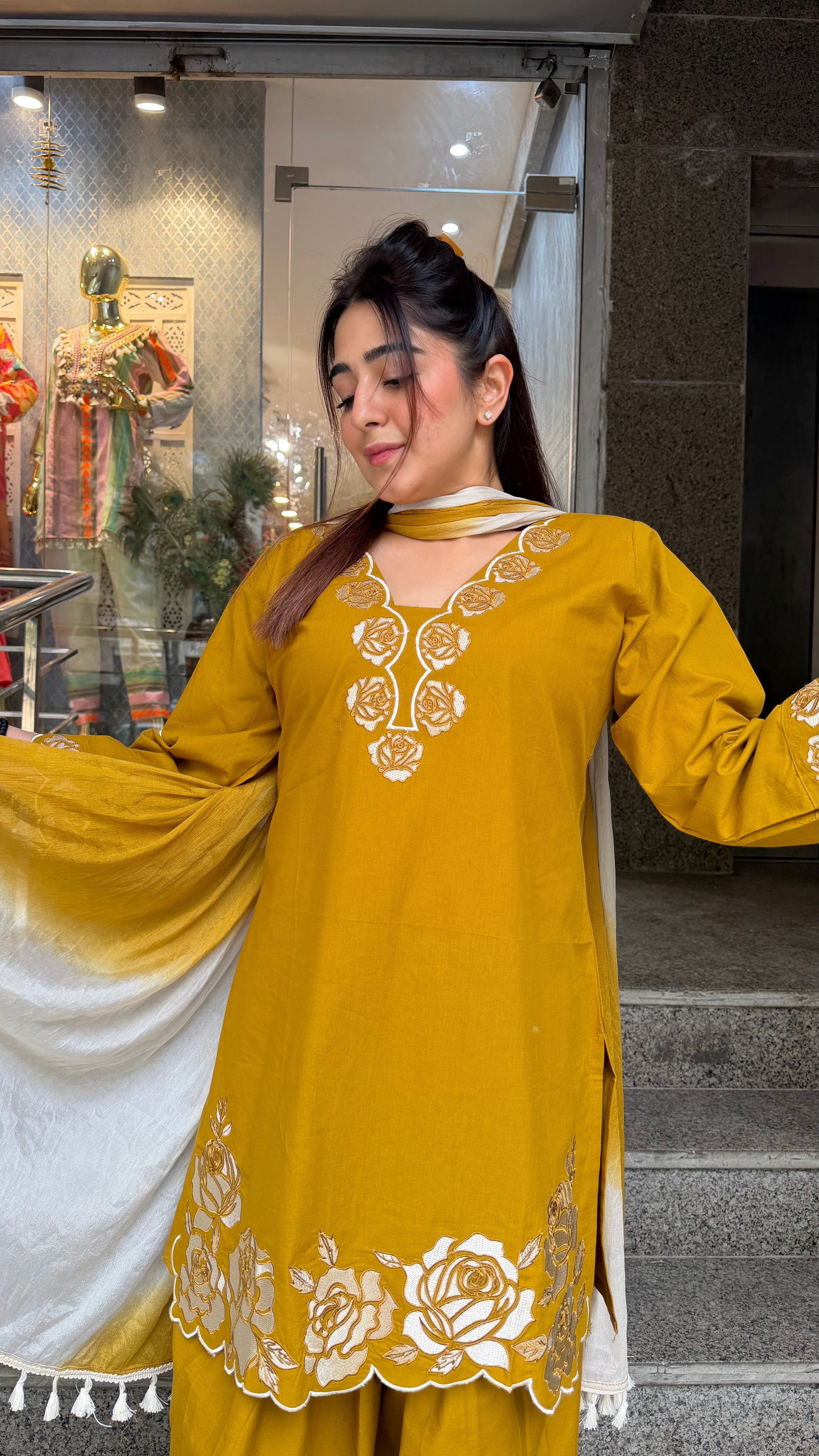 The Pushpa Farshi Set