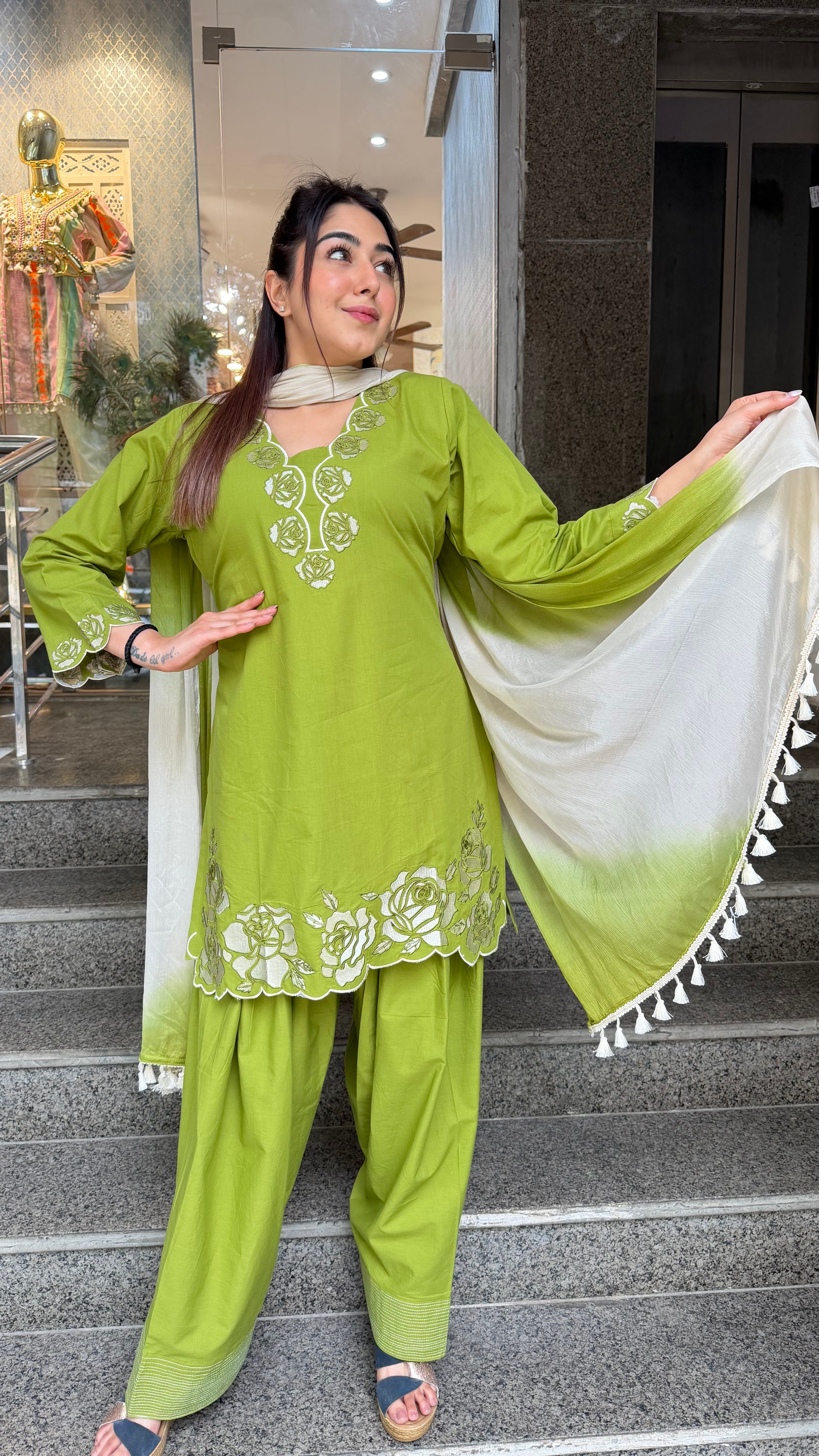 The Pushpa Farshi Set