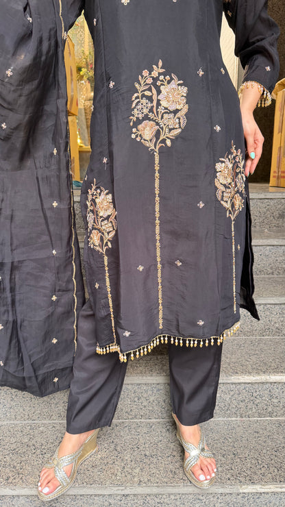 THE ANAYA SUIT