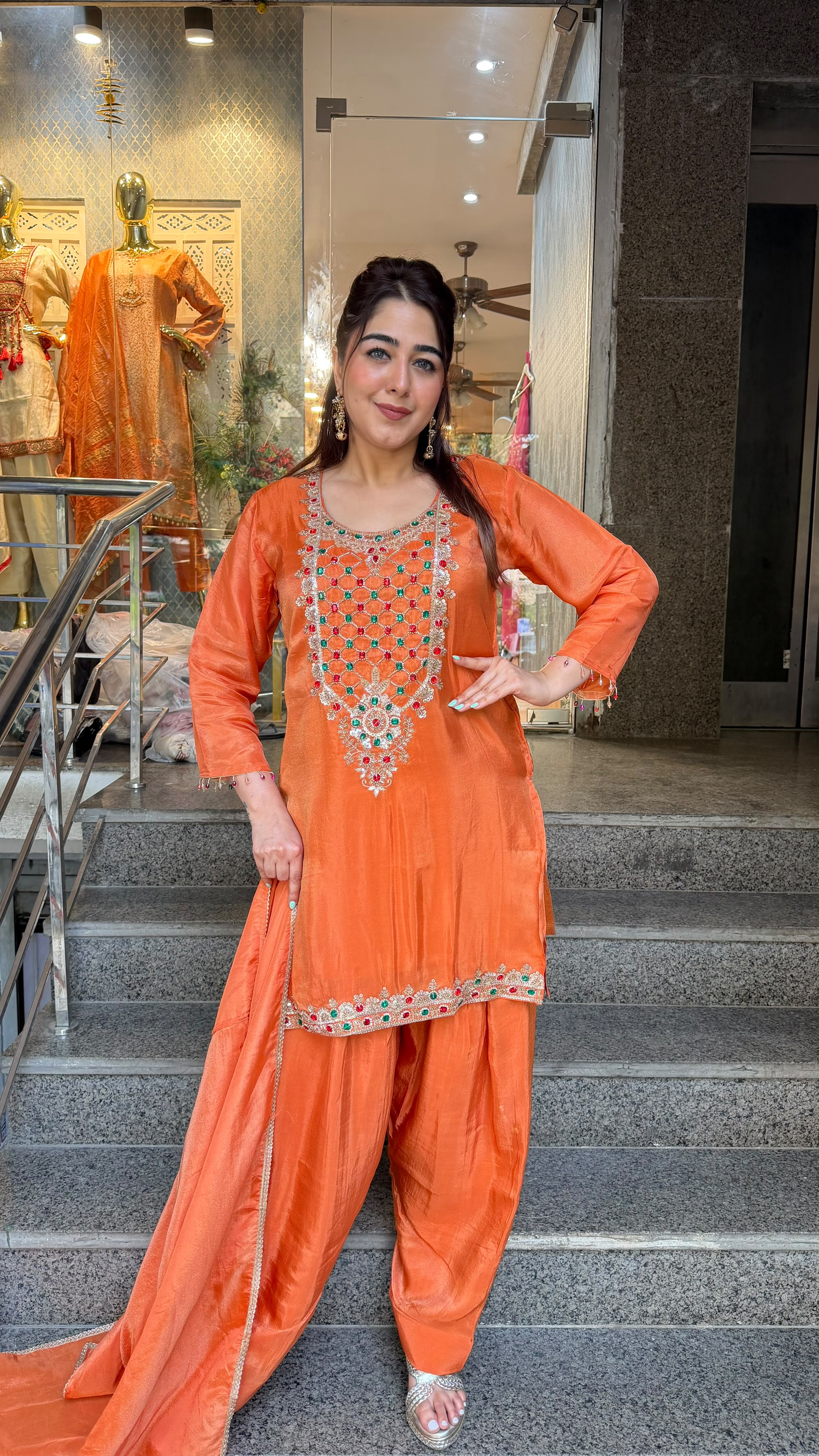 THE TAJ FARSHI