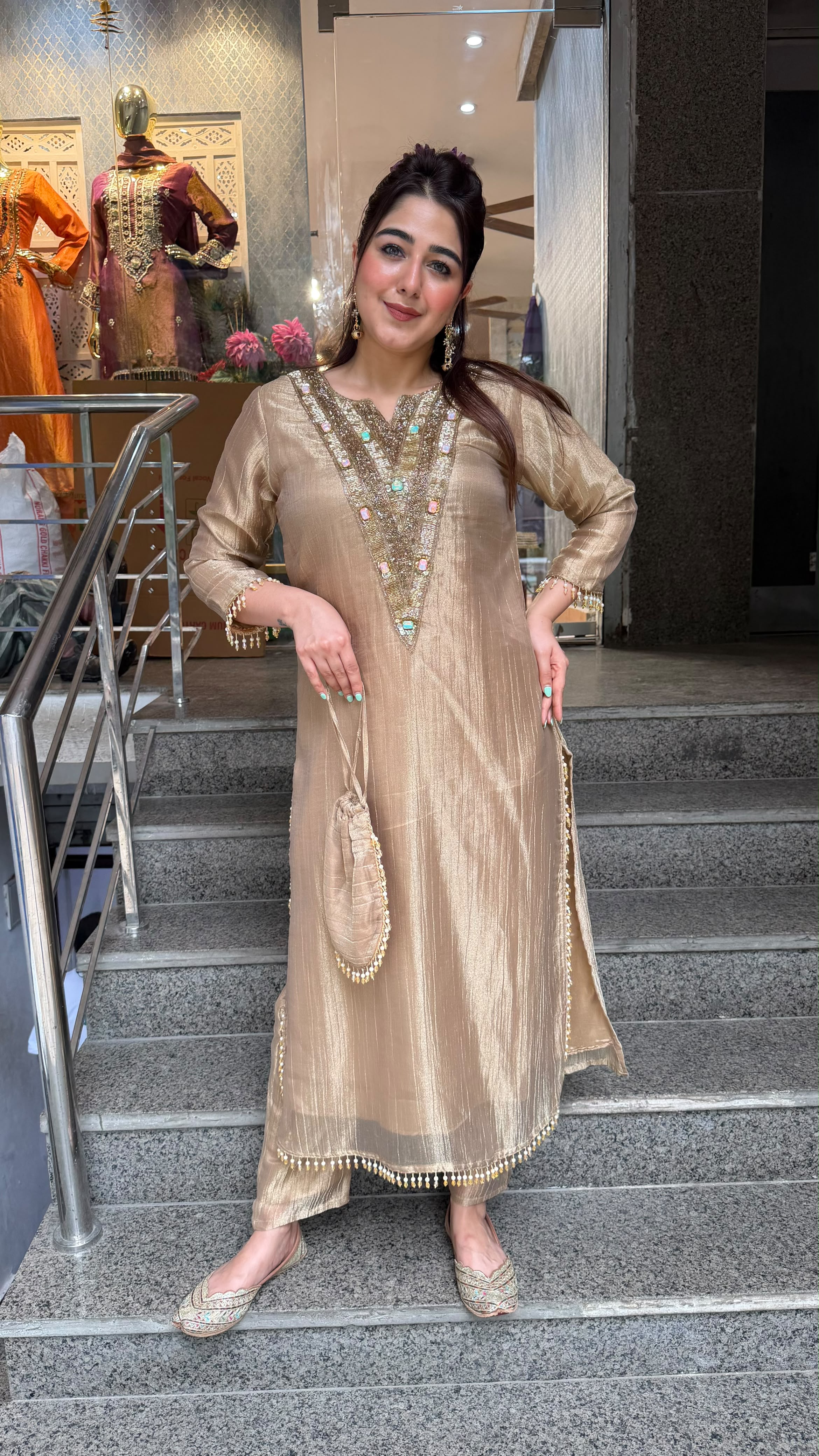 THE  SHONA  LONG SET