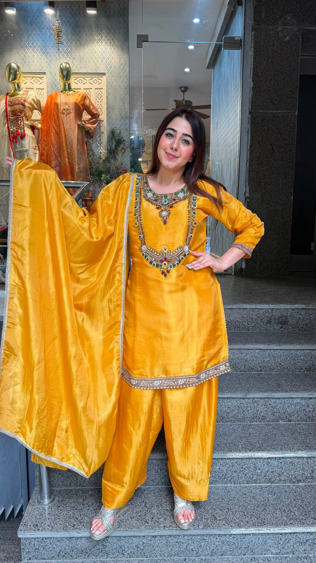 THE MANDAKINI FARSHI SET