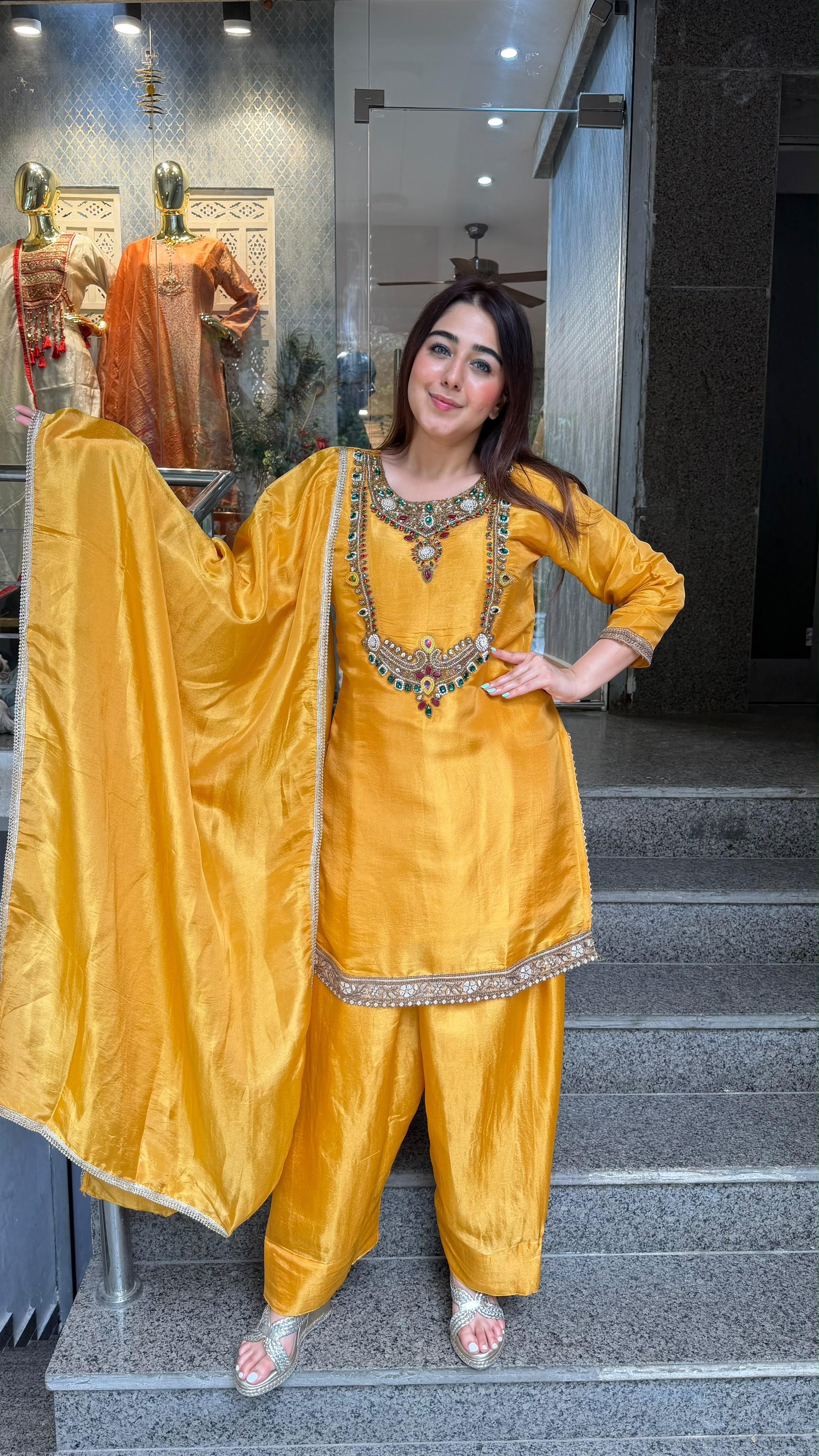 THE MANDAKINI FARSHI SET