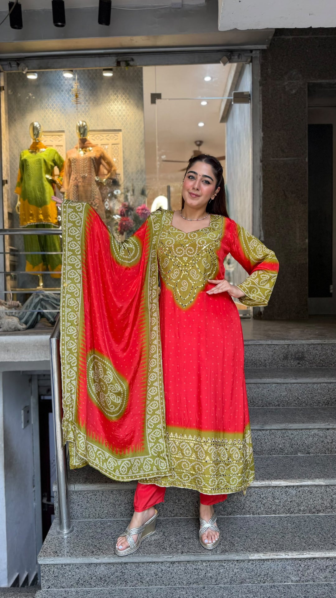 THE BANDHANI SET