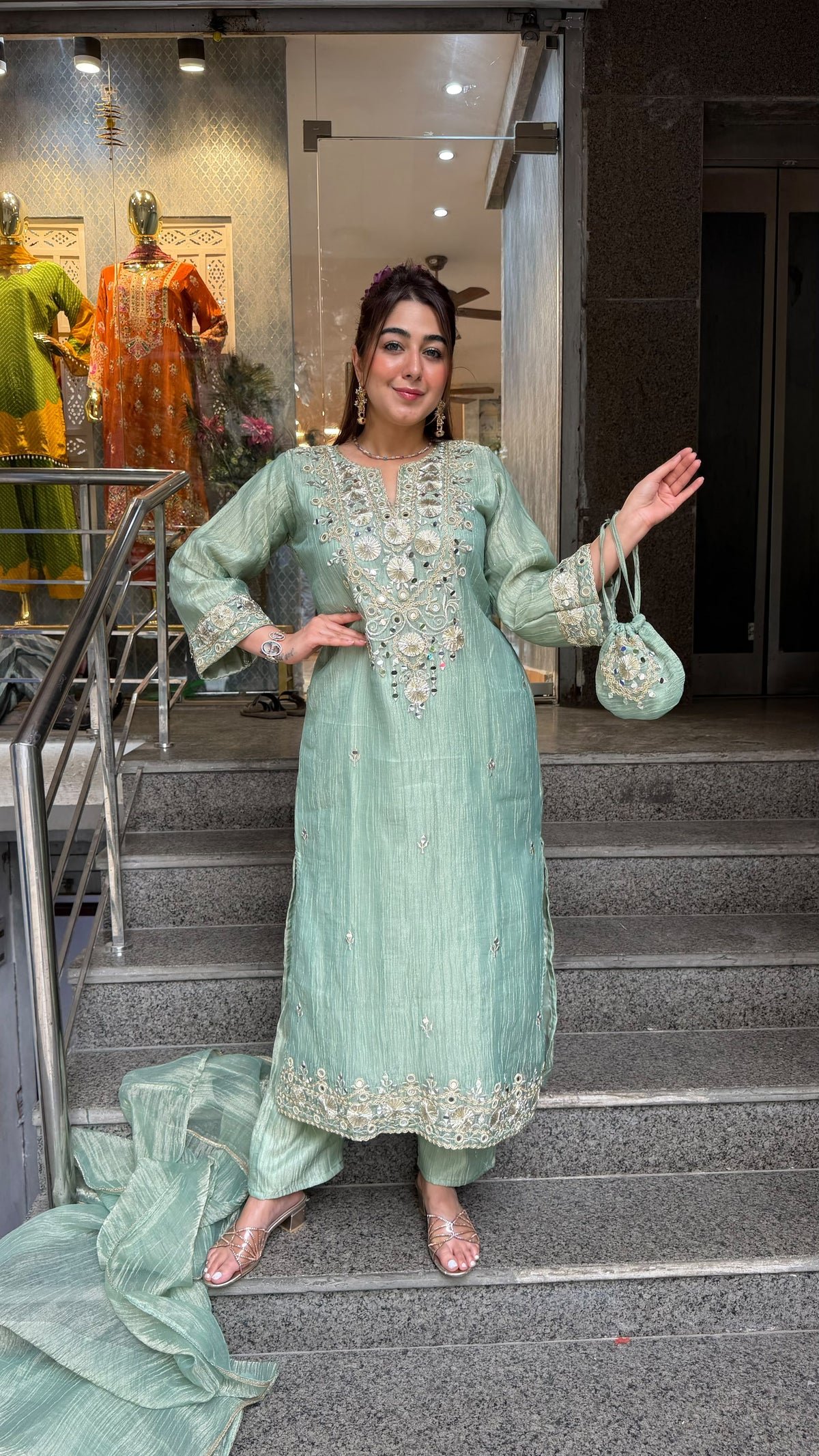 THE DHAMAK LONG SET