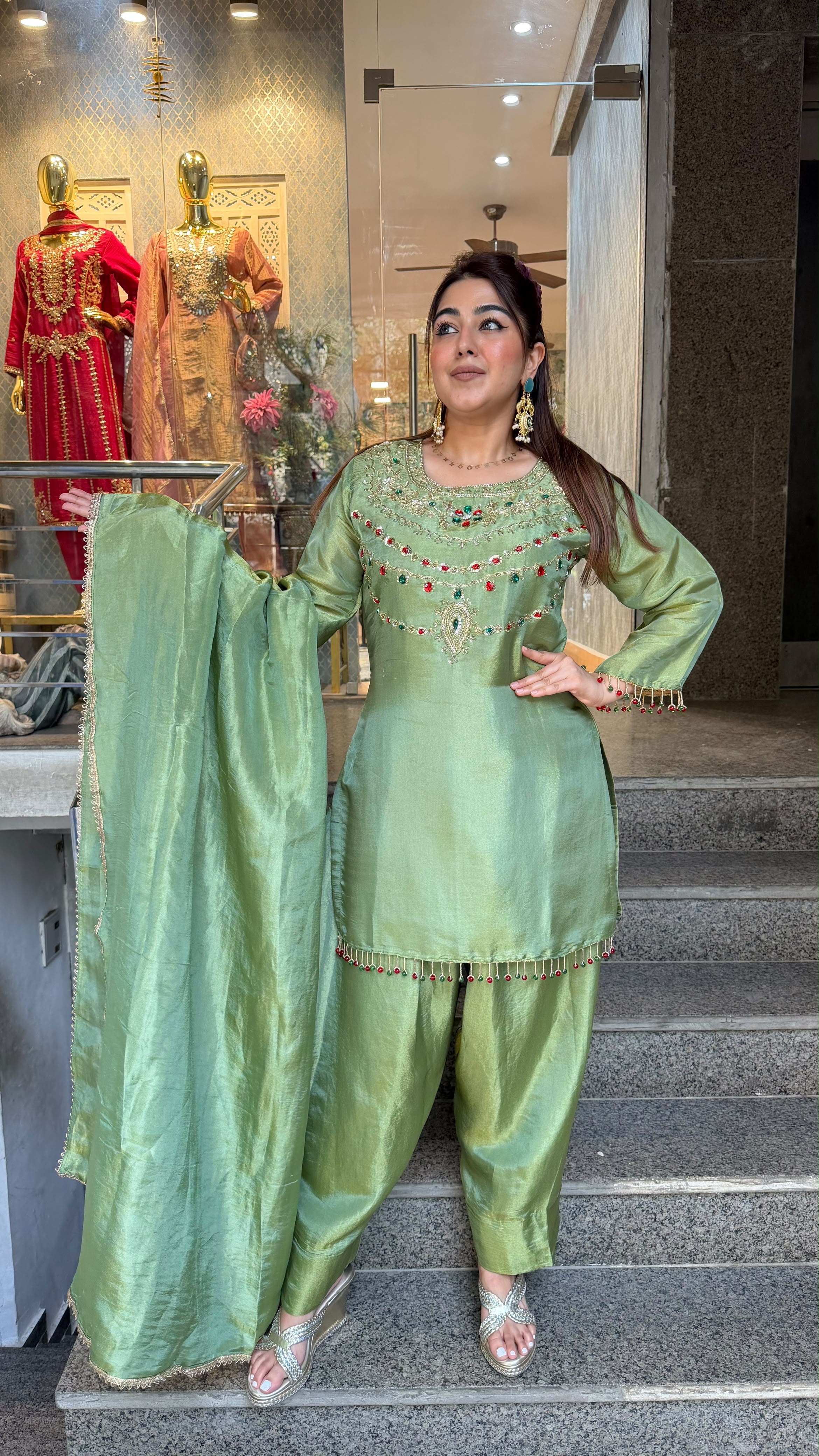 THE RATNIKA FARSHI SET
