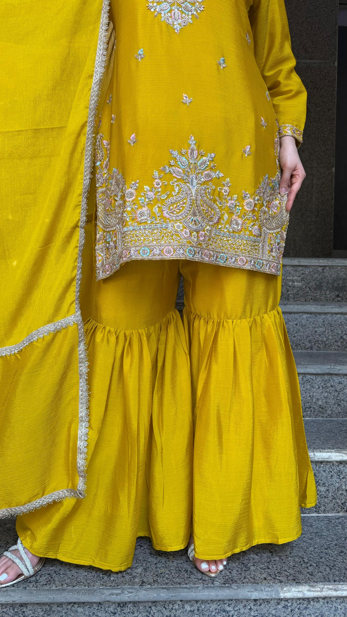 THE NOORIE GHARARA SET