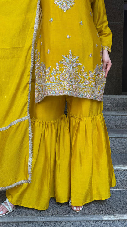 THE NOORIE GHARARA SET
