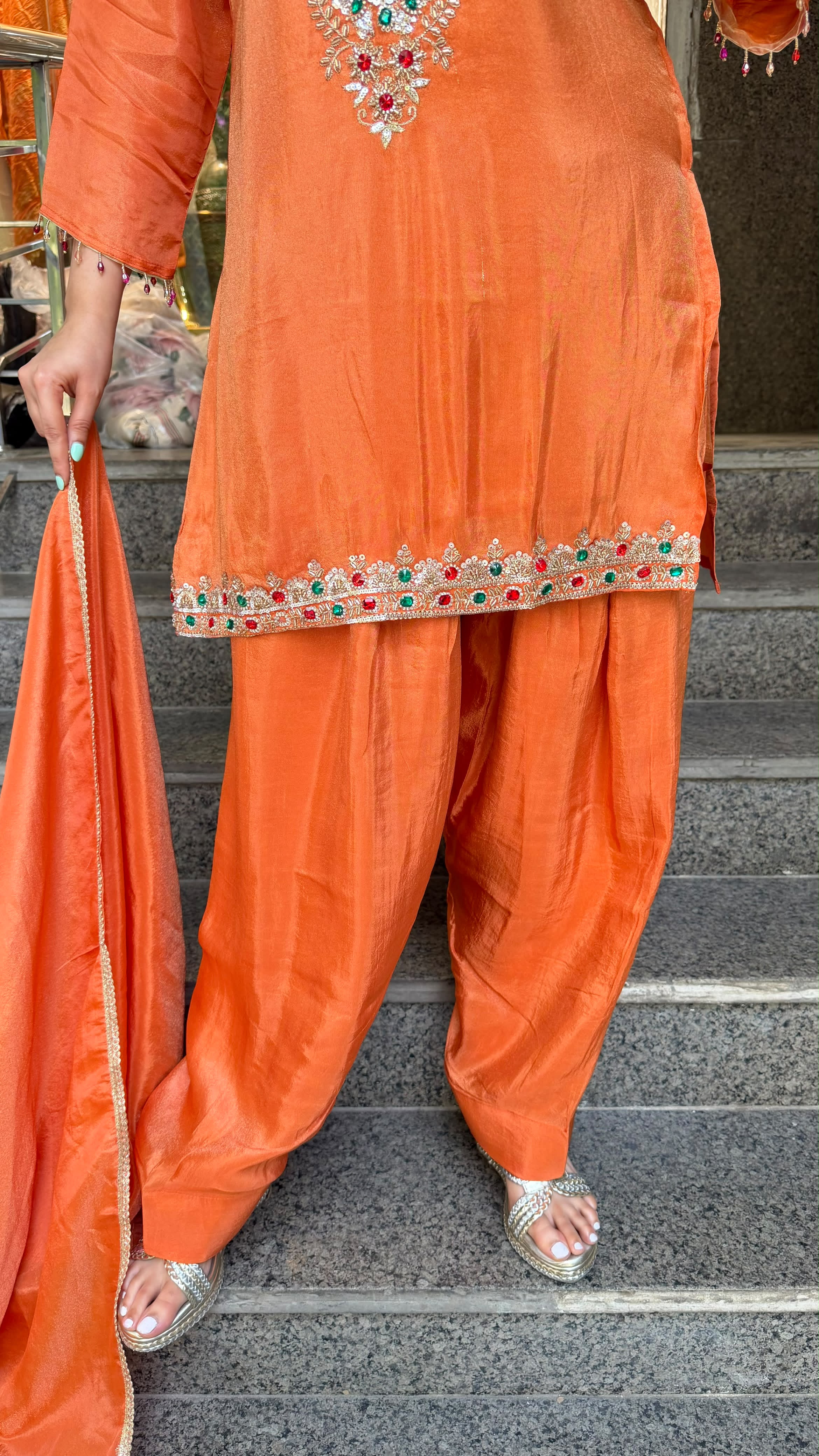 THE TAJ FARSHI