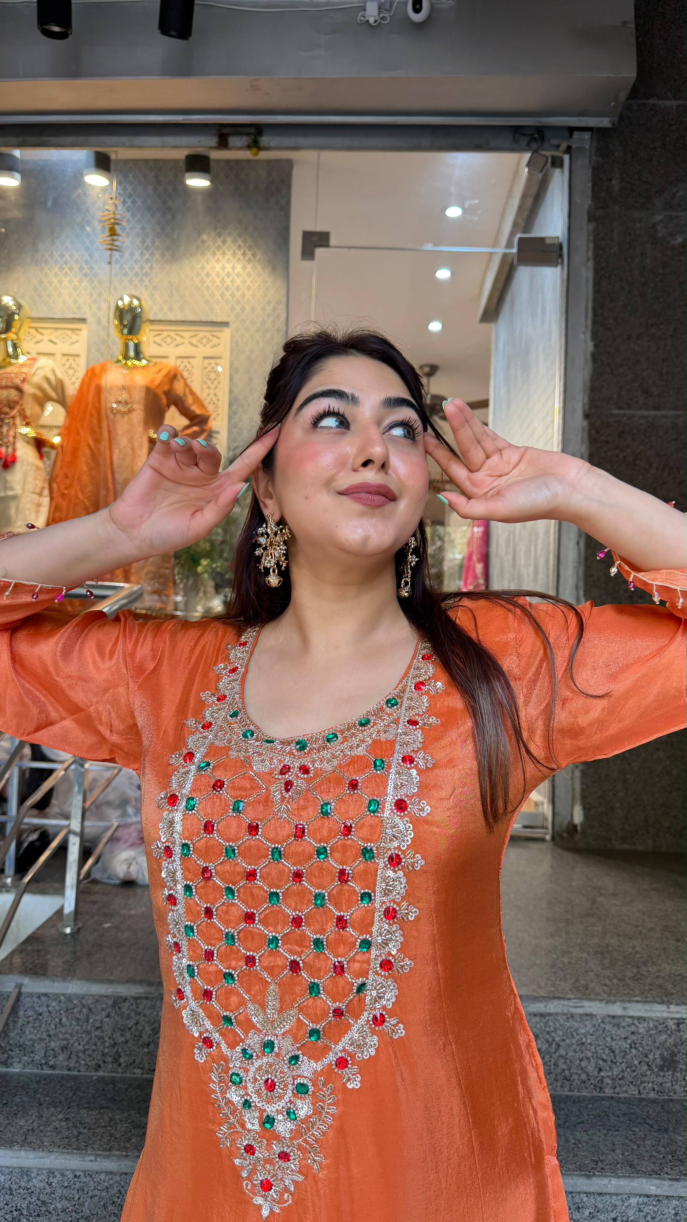 THE TAJ FARSHI