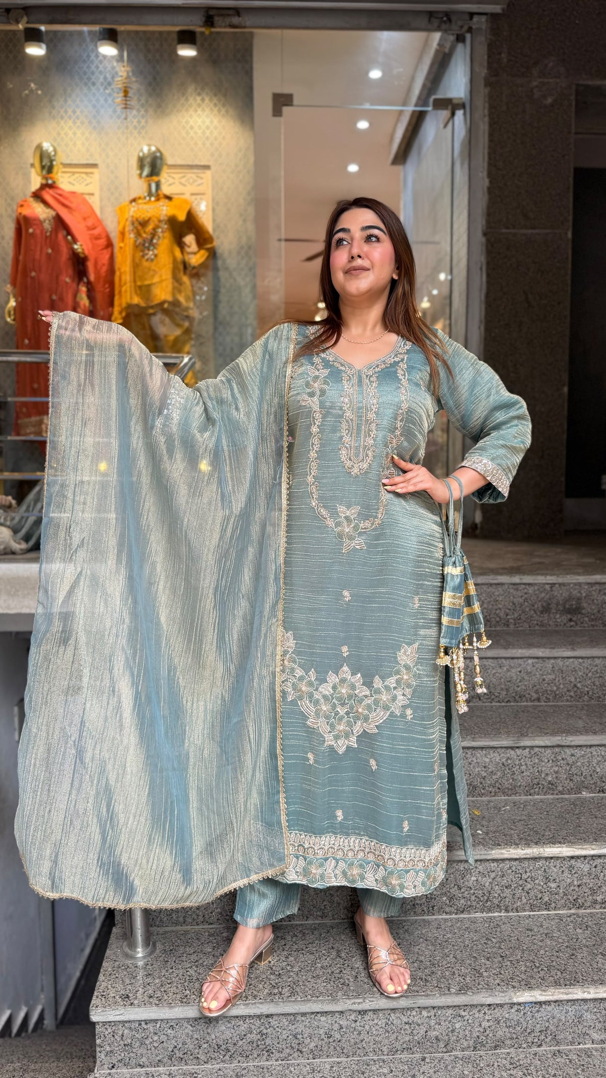 THE  CHANDNI  LONG SUIT