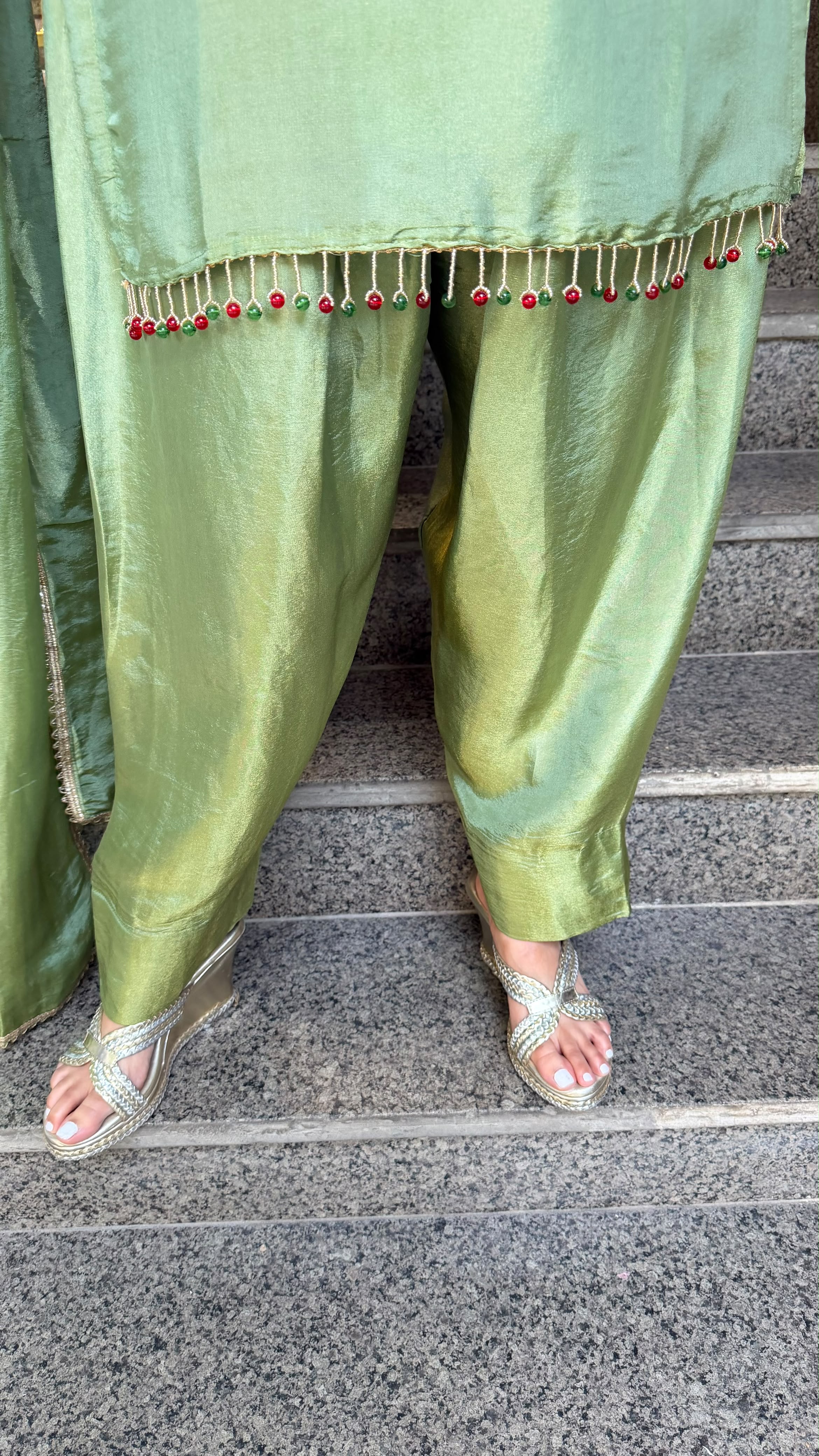 THE RATNIKA FARSHI SET